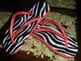 Sandalia Zebra vermelha com strass