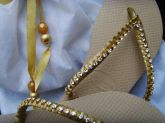 sandalia dourada com Strass